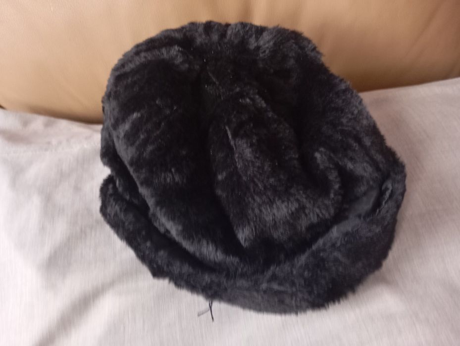 Красива стилна Дамска Винтидж шапка мека и пухкава