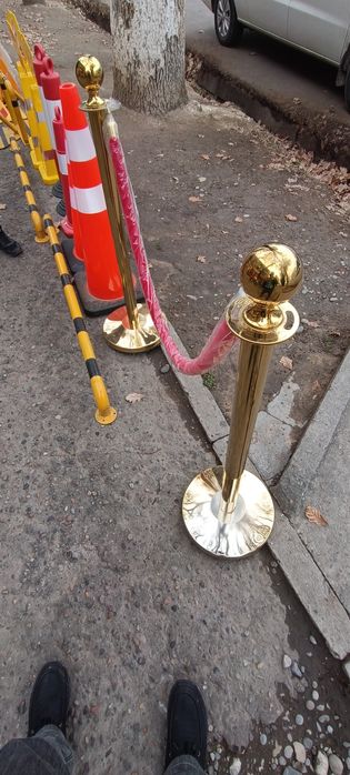 Стойка с канатом 300 000 сум