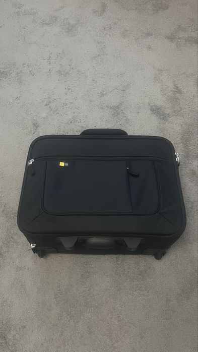 Troller Laptop Case Logic ANR-317 – Folosit de 2 Ori, Stare Perfect