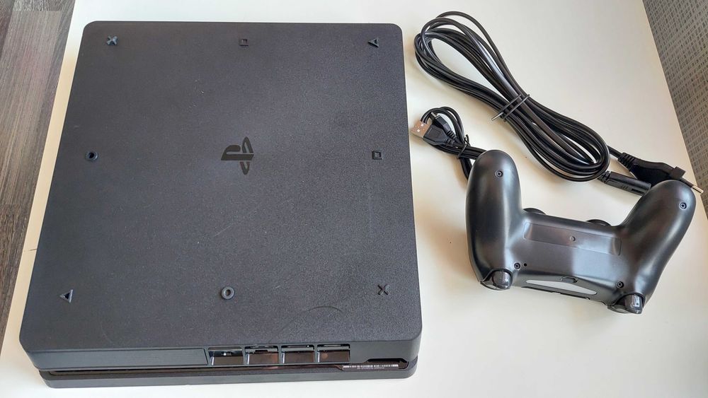 Конзола Sony Playstation 4 slim 1 TB + игра