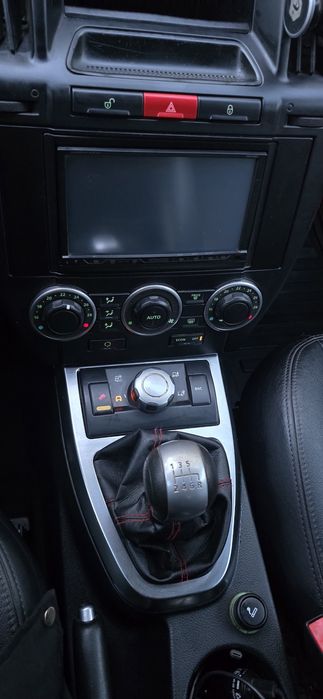 Vând Land Rover Freelander 2, motor 2.2 TD4e (153 CP), tracțiune integrală 4x4 permanentă.