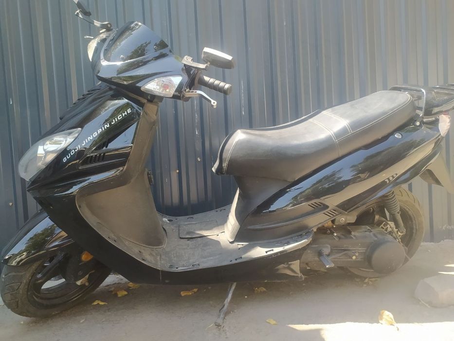 Бензина скутор. 150 кубовый