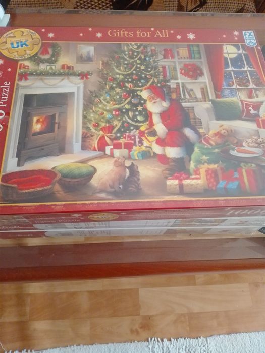 Продавам пъзели Чисто нови  .6 бр.по 1000 части и 1 бр .от 500 части.