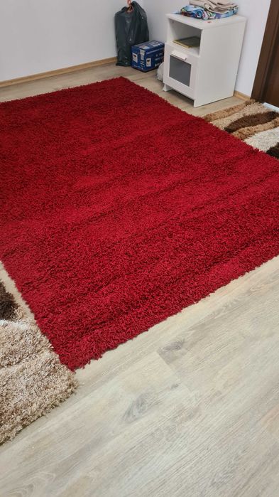 Covor rosu cu par lung