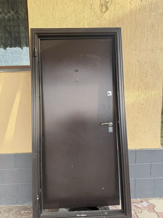 Продам входную дверь