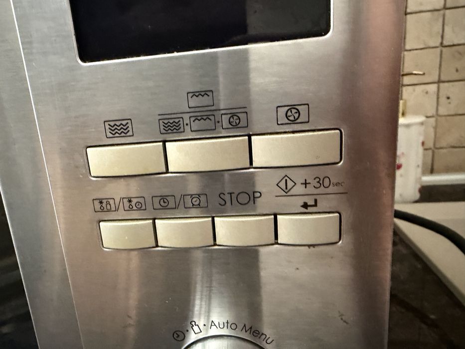 Cuptor microunde Sharp