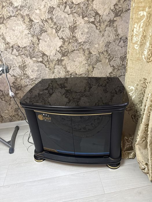 подставка под телевизор,внутри полки