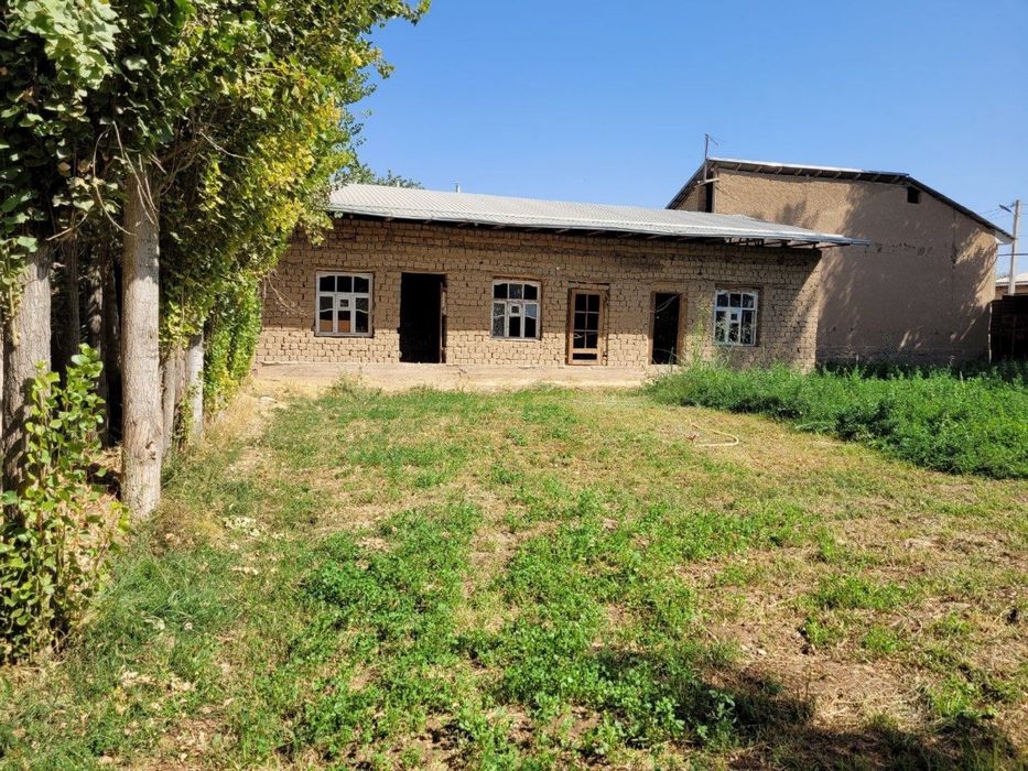 Uchastka sotiladi