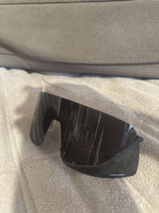 Спортни очила Oakley Sutro