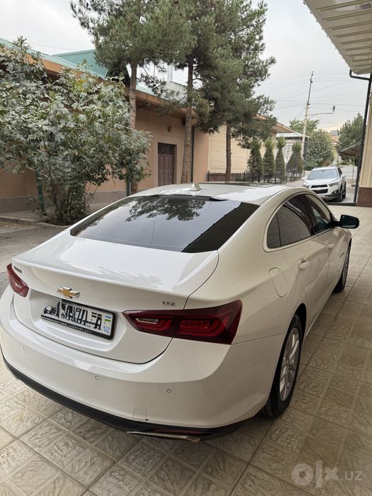 Malibu 2 2.4L sotiladi