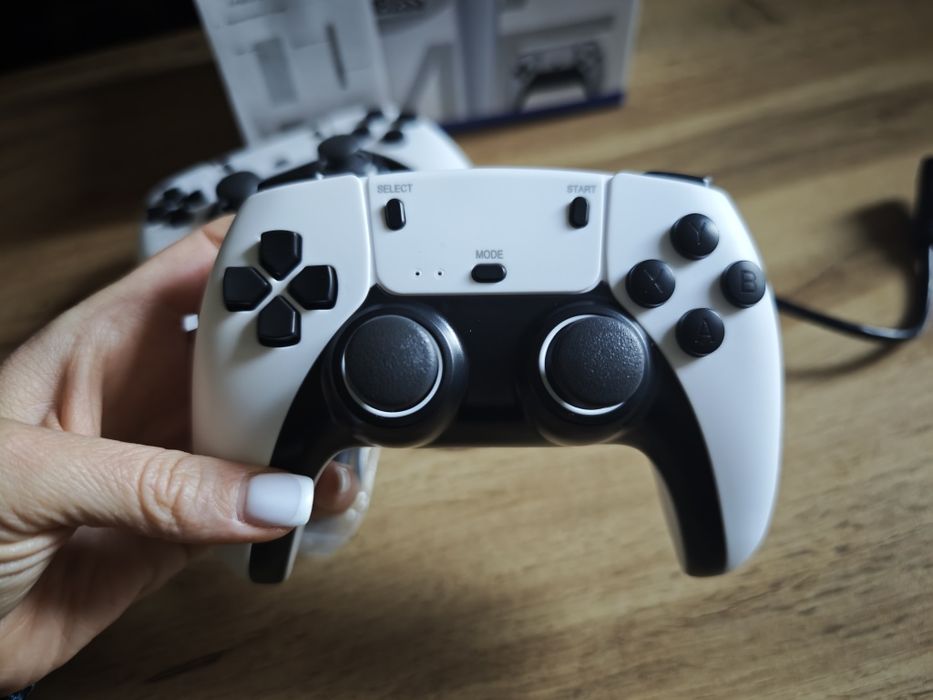 4K Game Stick Pro с 2 безжични контролера