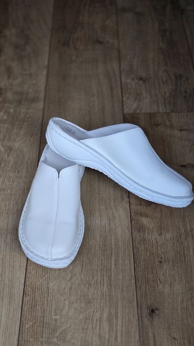 Saboți noi din piele naturala, nr.39