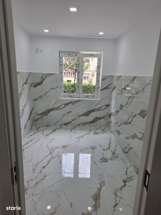 Propietar vind apartament în Resita Caras-Severin la parter Zona Intim — fotografia 3