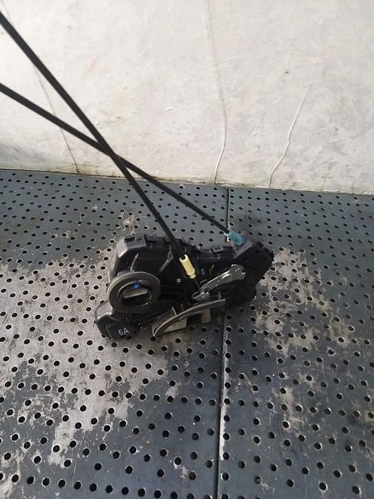 Broasca usa stanga fata toyota verso r2