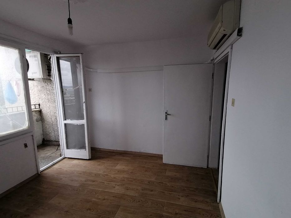 Двустаен апартамент до Чешмата в кв.Три Чучура