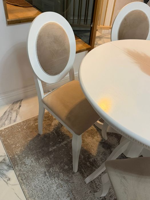 Set masă extensibilă + 4 scaune tapițate – MDF vopsit, alb/bej