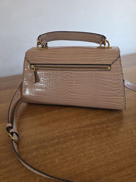 Бежова чанта GUESS