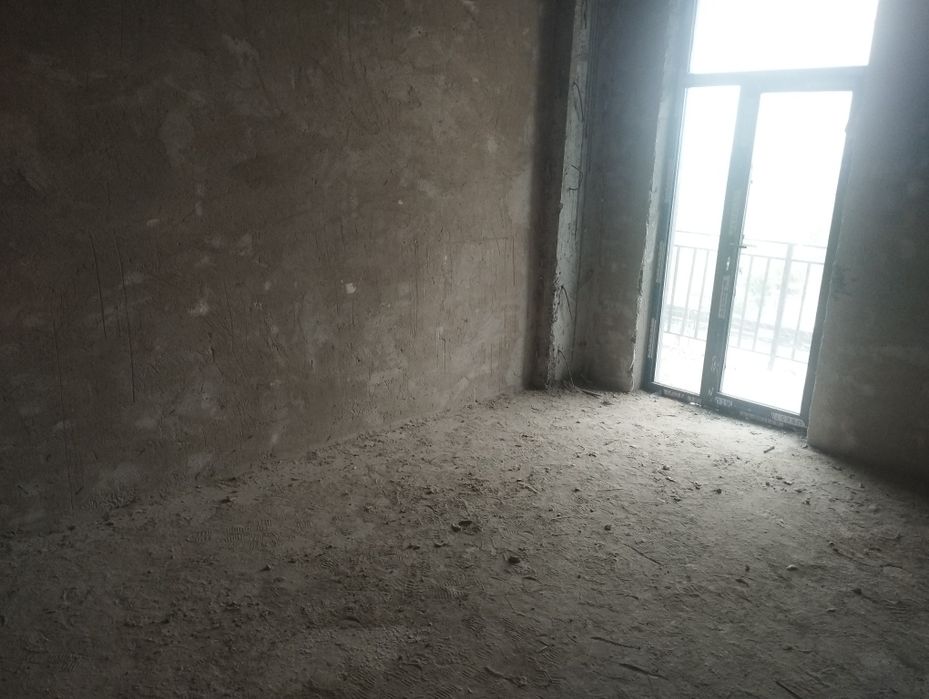 7-mikrayon Lelenizm chorrahasi oldida joylashgan karobka uy sotiladi