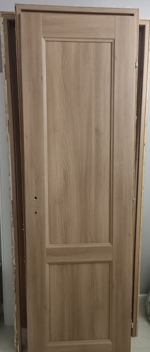 Продам двери межкомнатные.