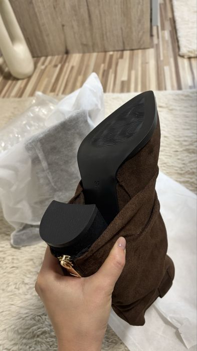 Велур- боти на ток