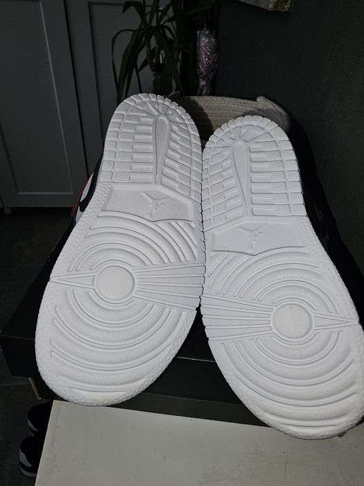 Adidasi Jordan marimea 26, nepurtati