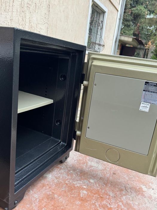 Продам сейф Topaz