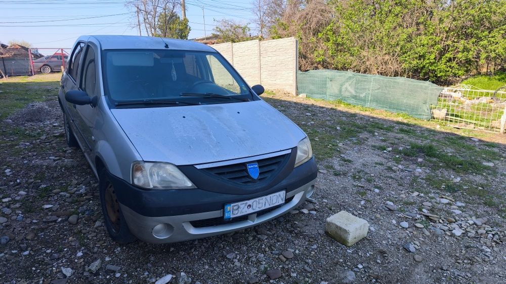 Vând Dacia Logan