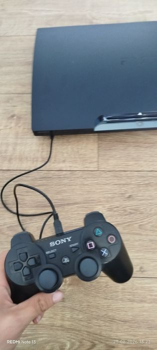 PS3 in stare buna, cu 4 jocuri și o maneta
