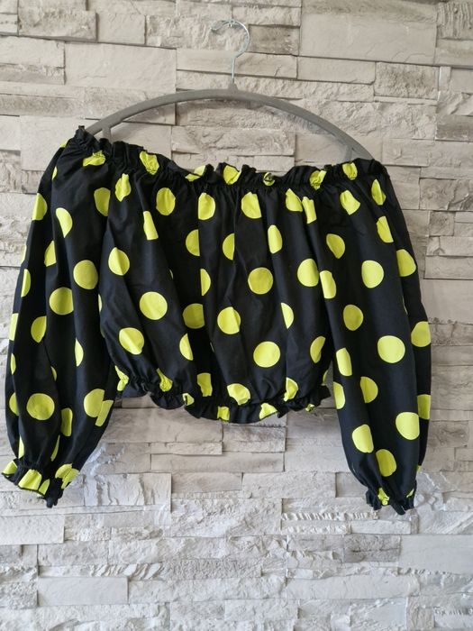 Нов кроп топ  guess