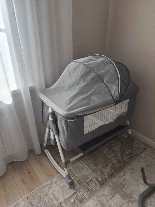 Детская кроватка и шезлонг