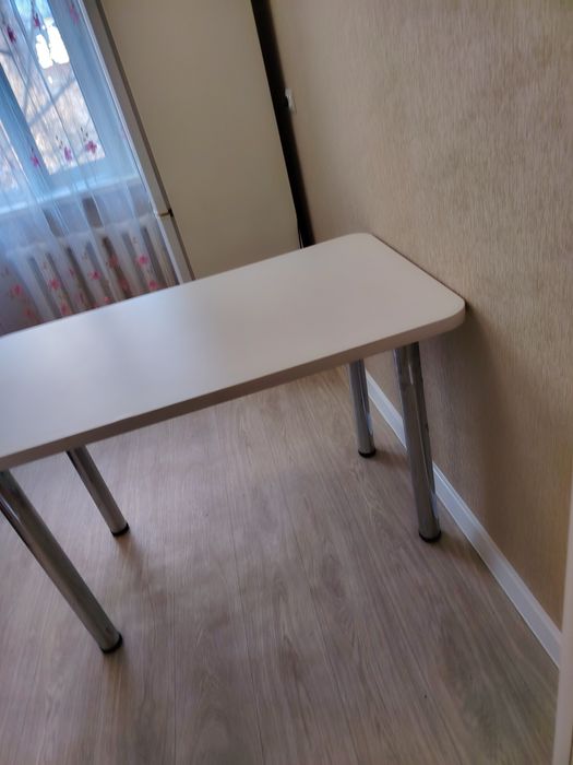 Стол кухонный, белый