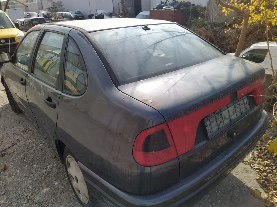 Продавам на части SEAT CORDOBA 1.6