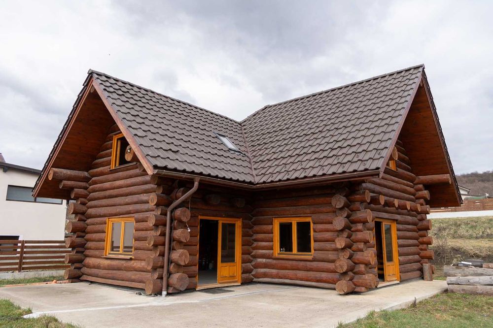 Casă din bușteni de vânzare în apropiere de Cluj