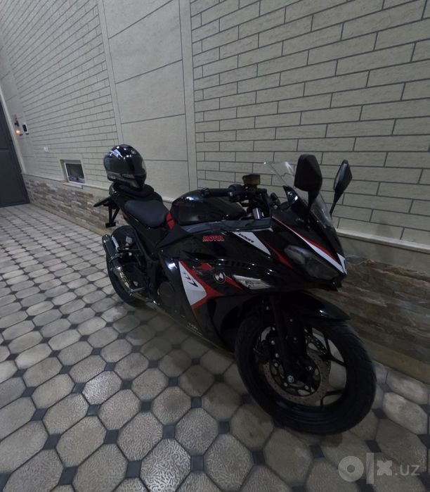 Yamaha R1 motosikl