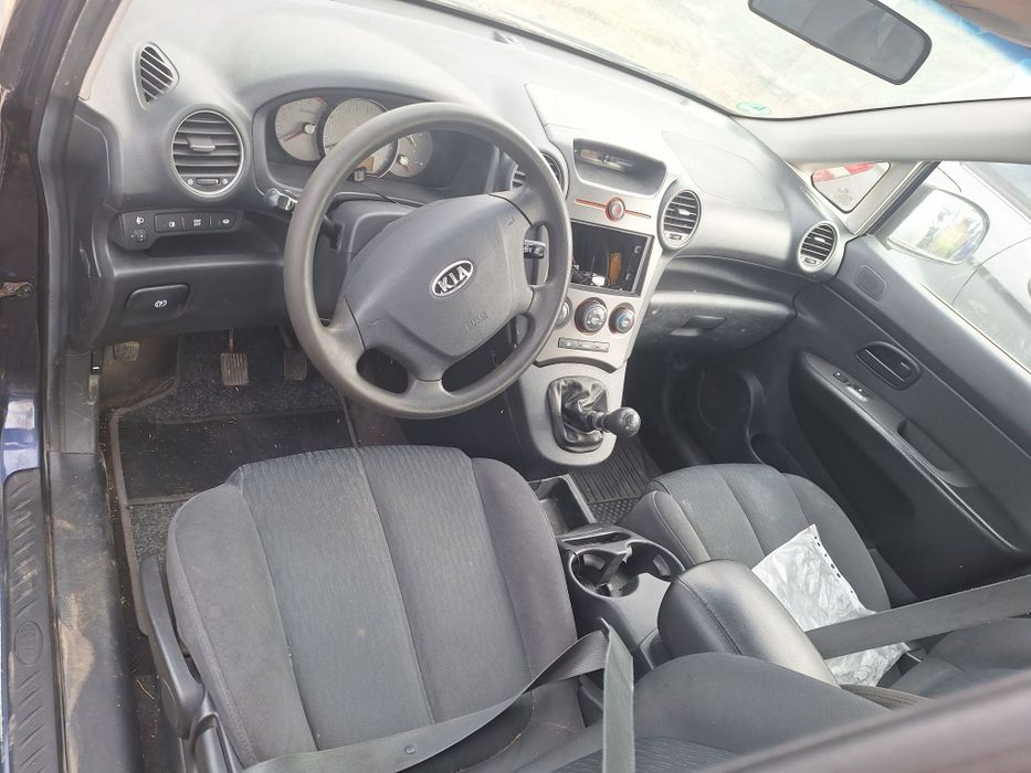 Dezmembrez kia carens 2.0 crdi