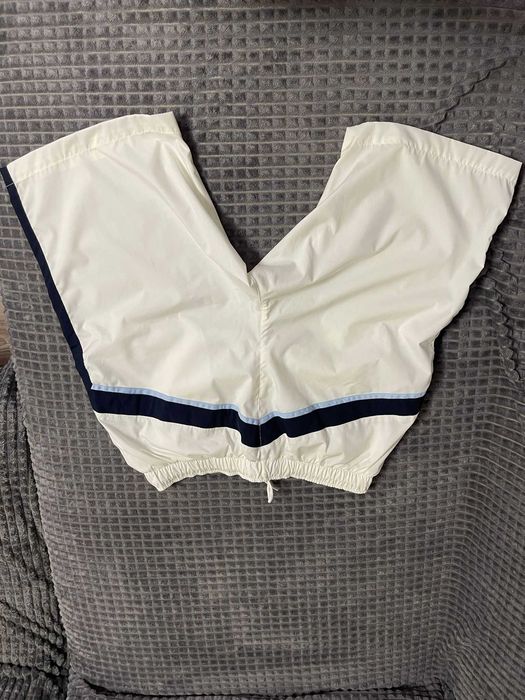 Vând pantaloni scurți Adidas