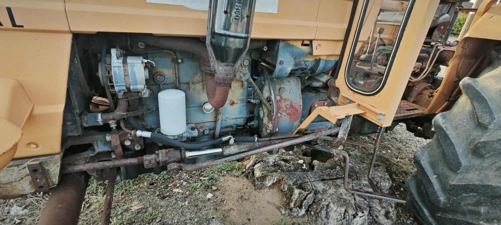 Tractor Fiat 750  Special cu semi cabina.