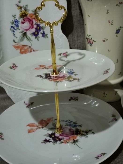 Этажерка конфетница-фруктовница 
В наличии 2 шт
Высота 25см

Декор зна