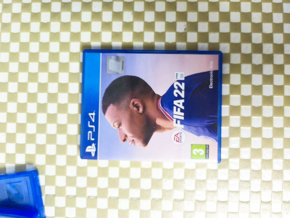 Se vinde PS 4 Pro  1 Tb