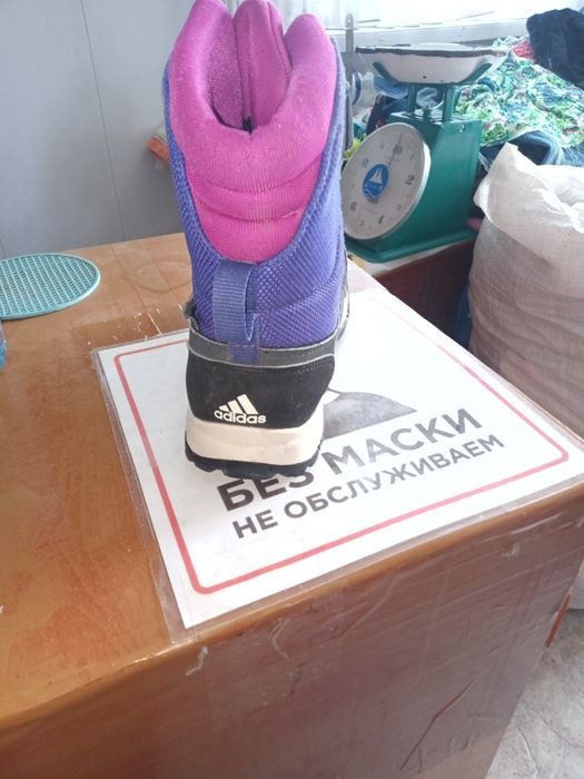 Продам детские ботинки