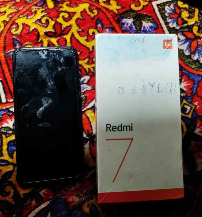 Redmi 7 bor, 64 xotira, rasmda ikkta telni xam bervoraman