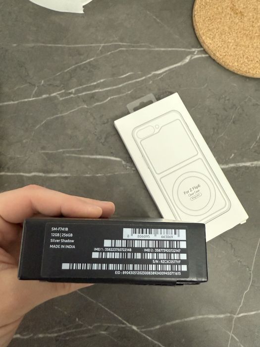 Vand Samsung Galaxy Z Flip 6