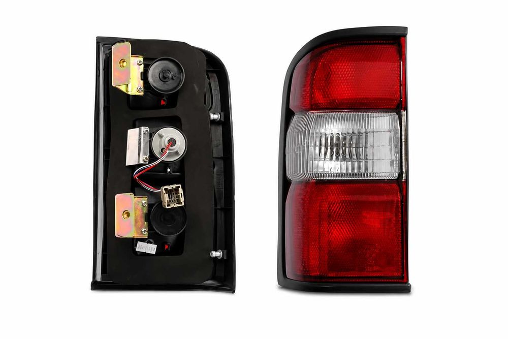 Lampa spate Nissan Patrol Y61 Model 1998-2005 - Stanga sau Dreapta DEPO
