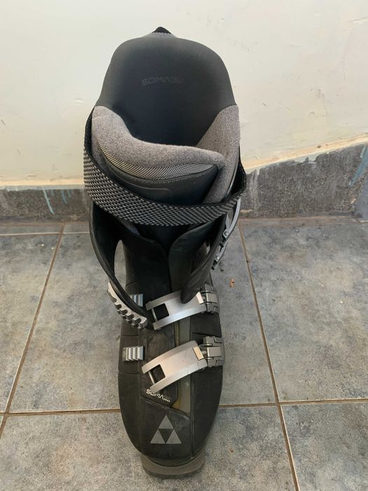 Екипировка за ски. Обувки, автомати, ски и щеки. По договаряне!