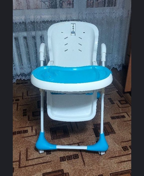 Продам стульчик для кормления 1000