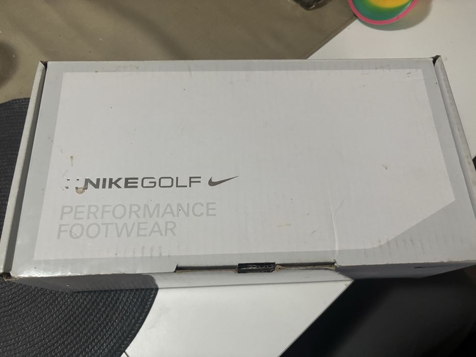 Adidasi Nike Golf