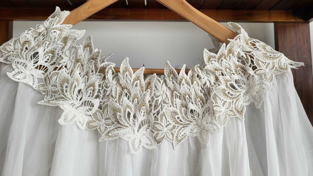 Ie brodata cu fir auriu, NOU, mar S