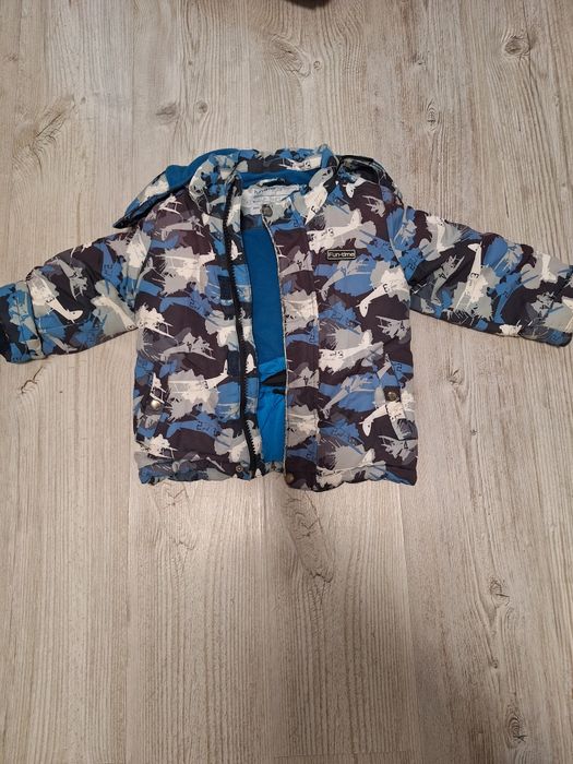 Продам куртку детскую