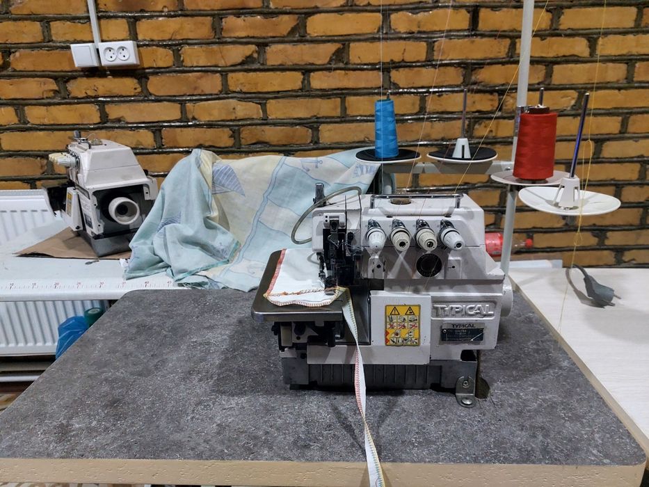 Швейная машинка оверлок