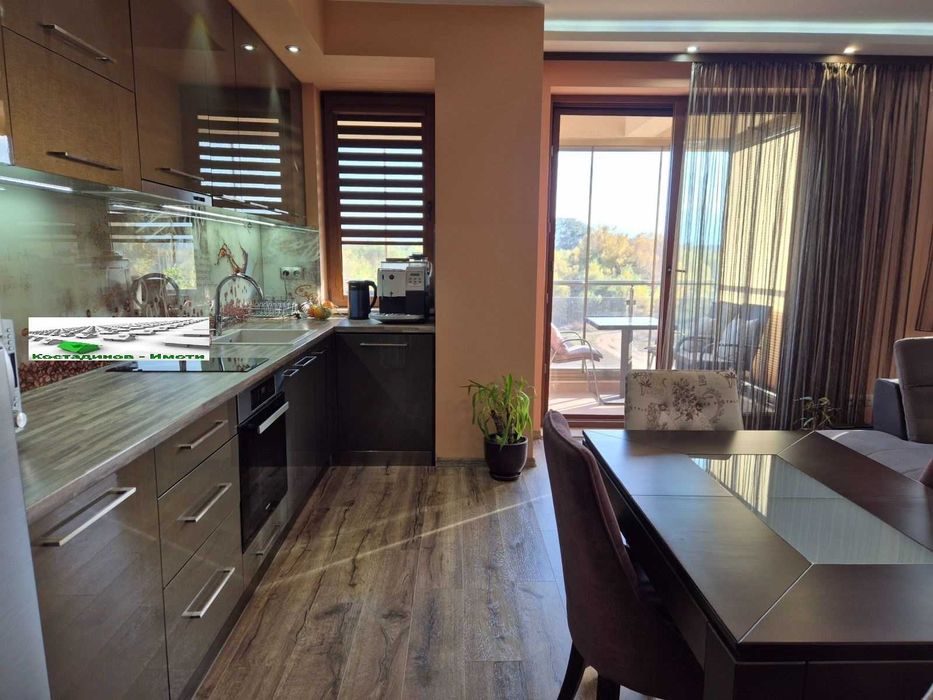 Продава се Тристаен апартамент в Пловдив, Кършияка - 102 кв.м за 1075 €/кв.м - Снимка #3